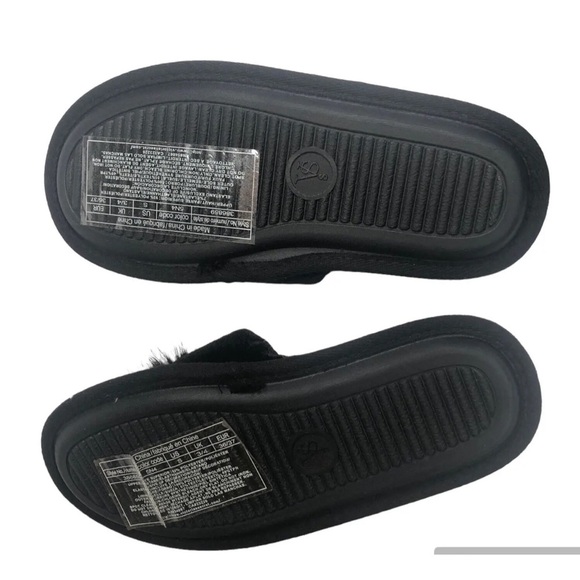 New Victoria’s Secret Pom Pom Slippers Small Soft Plush Black - Picture 7 of 10